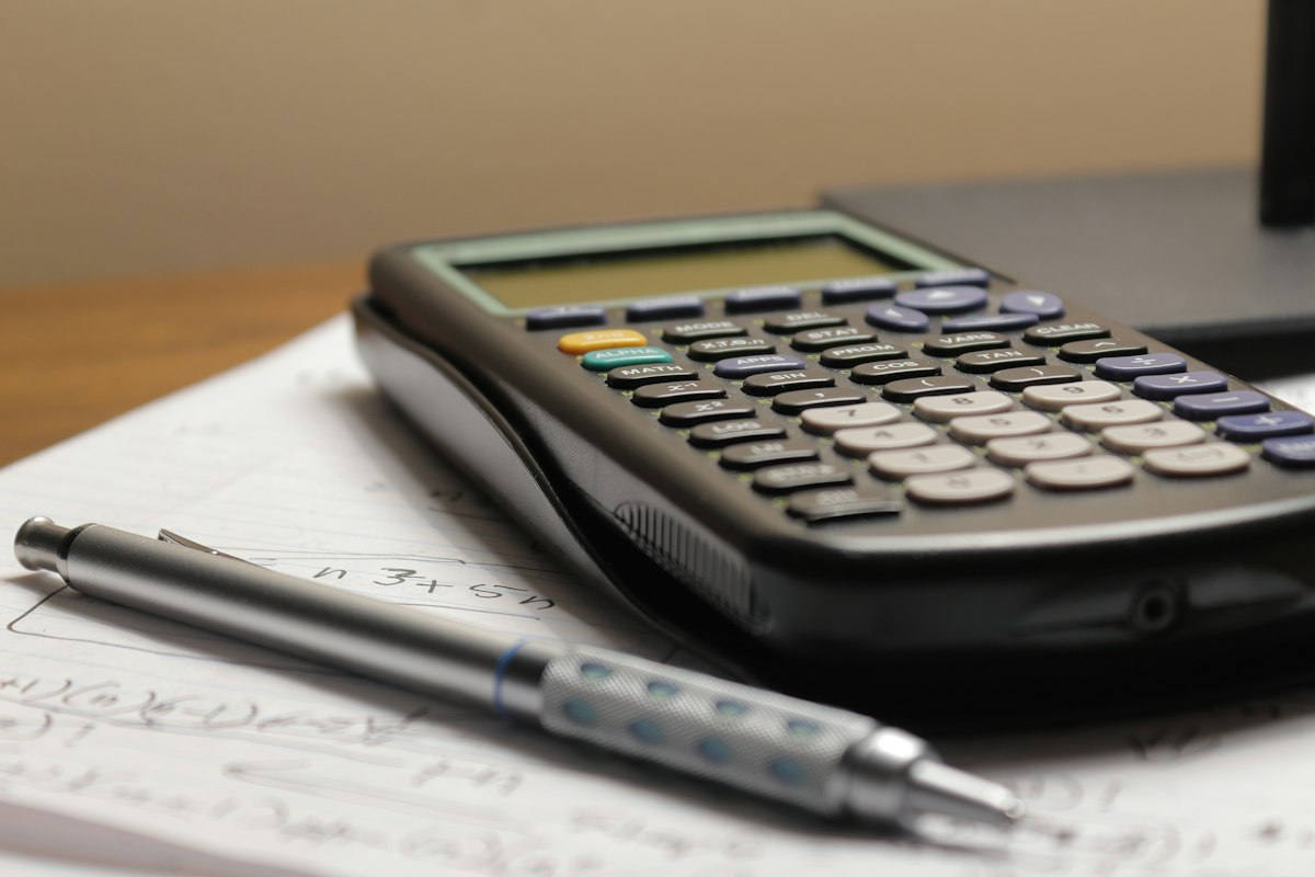 Calculadora y gráficos financieros para un informe pericial económico